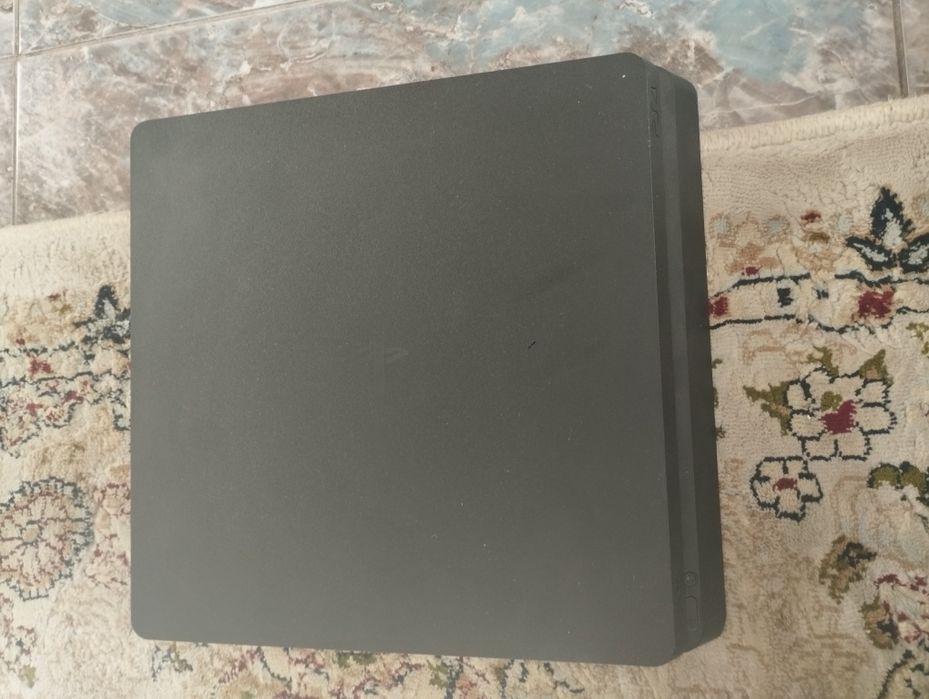 Playstation 4 slim 1 tb