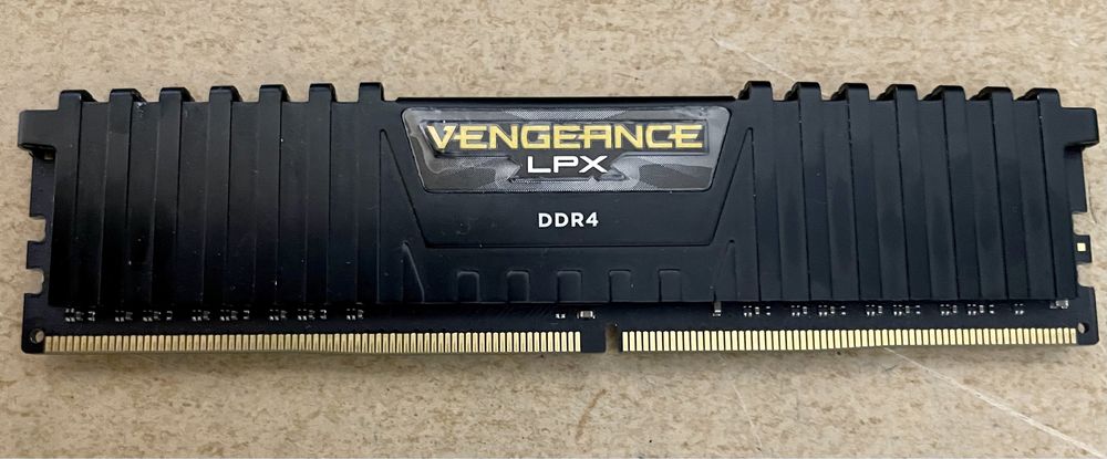 Memorie Corsair Vengeance LPX 8 GB, DDR4, 3000MHz.