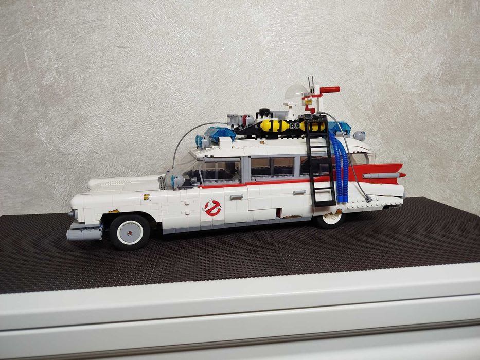 LEGO: Автомобиль Охотников за привидениями ECTO-1