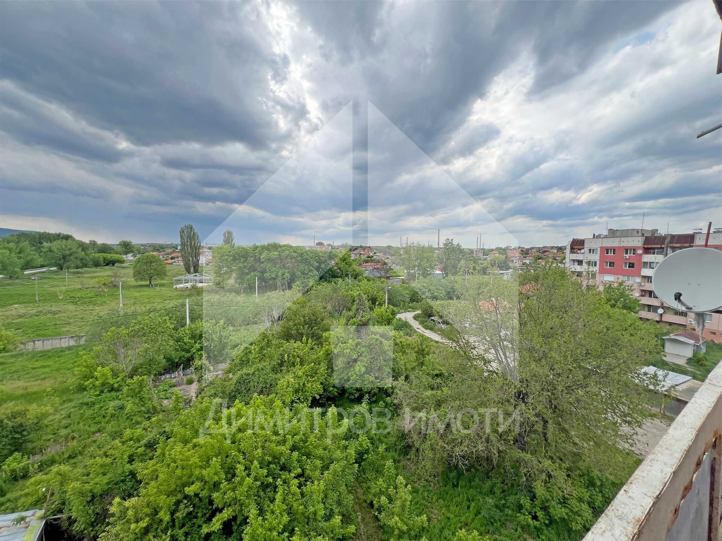 Продава ЕДНОСТАЕН апартамент тип гарсониера в гр. Нови пазар! Саниран!
