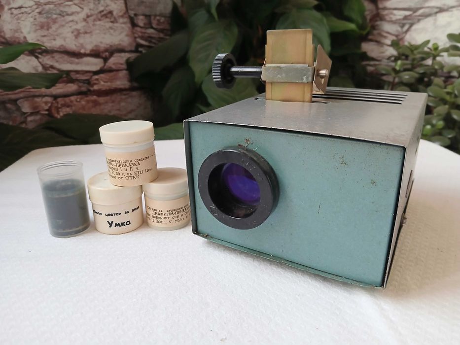 Прожекционен апарат с филмчета приказки