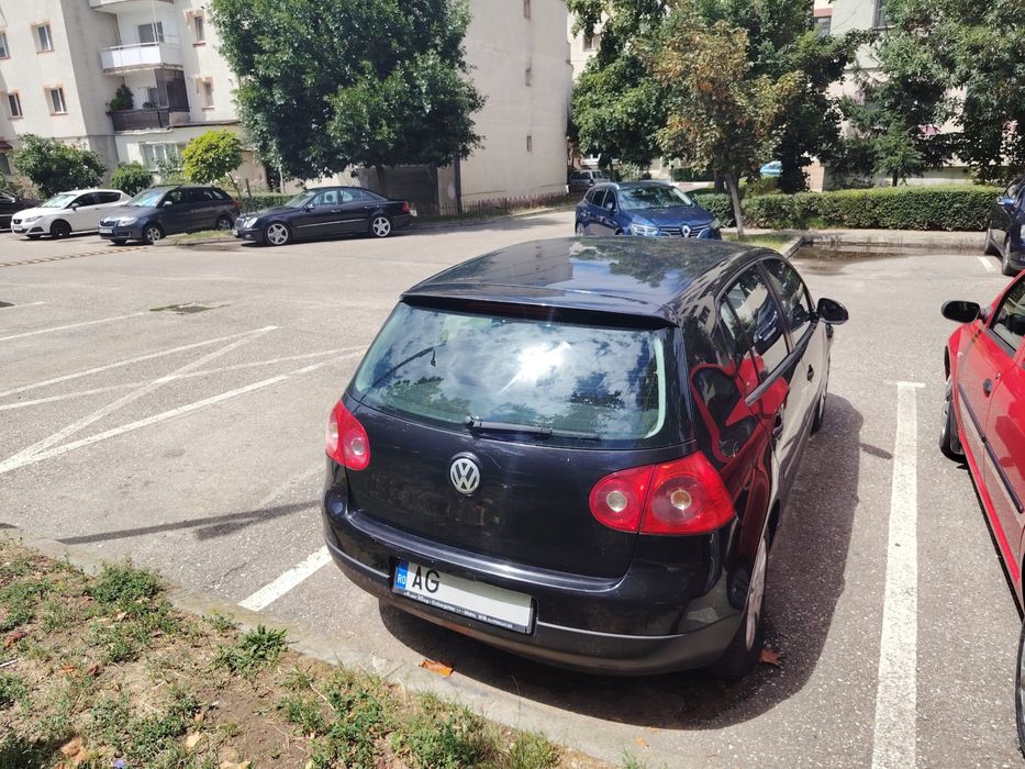 Vând Golf 5 pentru piese