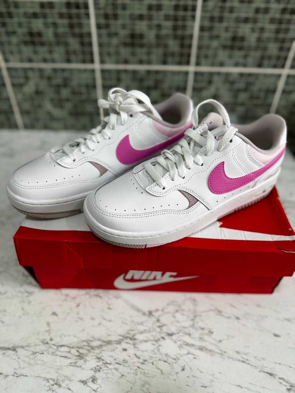 Nike original женские кросовки.