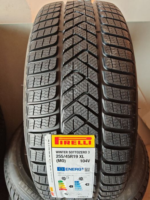vand anvelope de iarna 255/45x19 marca Pirelli model wintersottozero 3