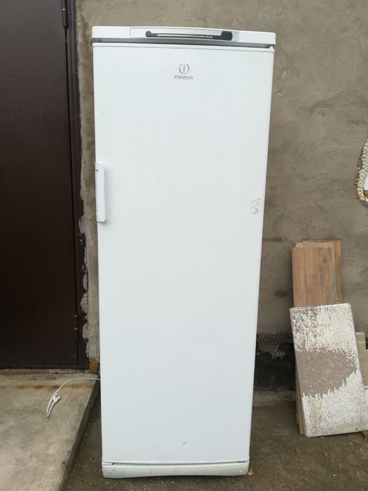 Холодильник б/у Indesit