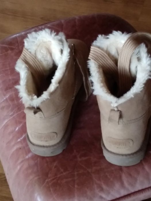Vând ghete îmblănite ESPRAIT  și RUCXAC din piele naturala