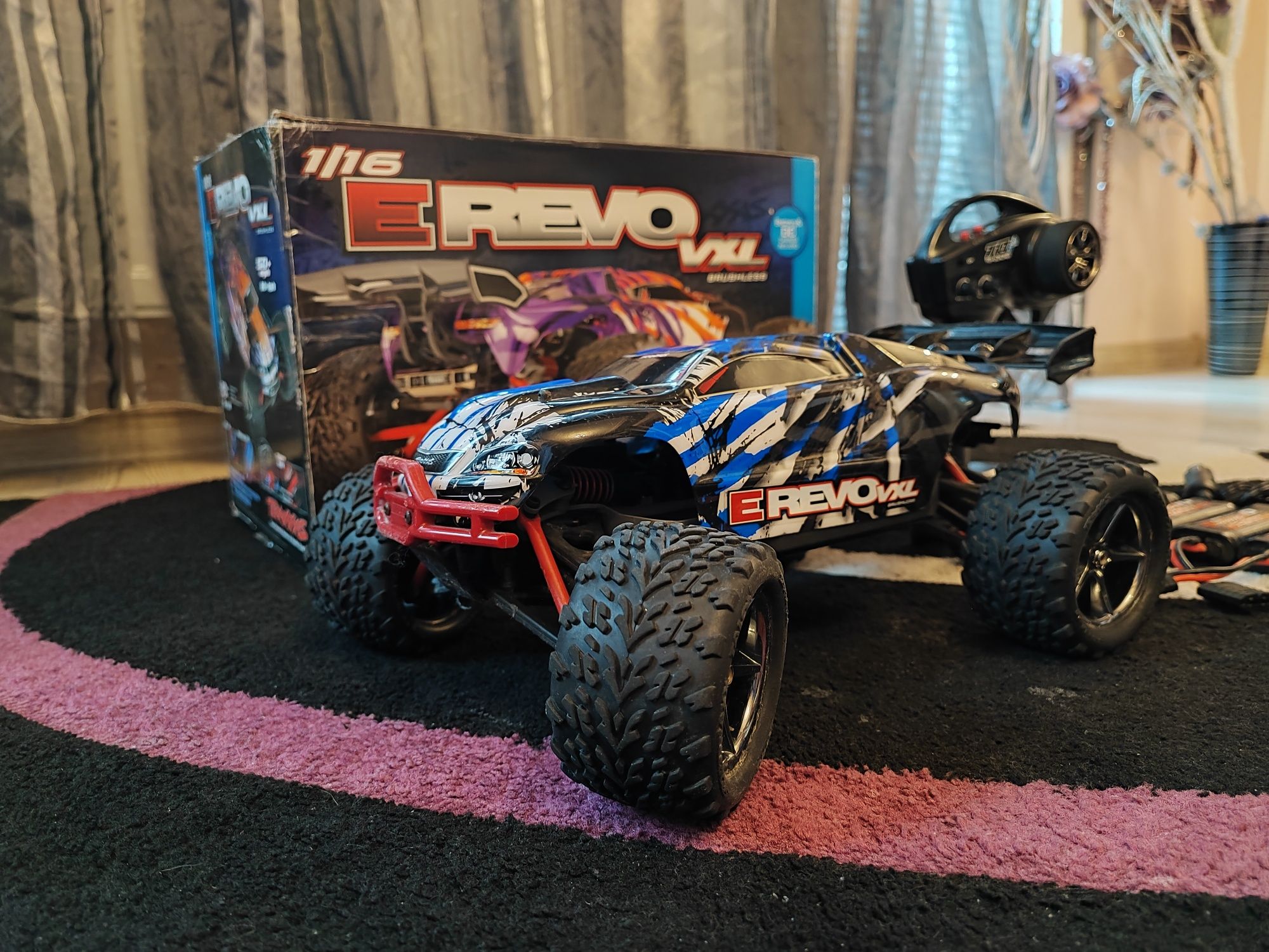 Traxxas e revo много запазено