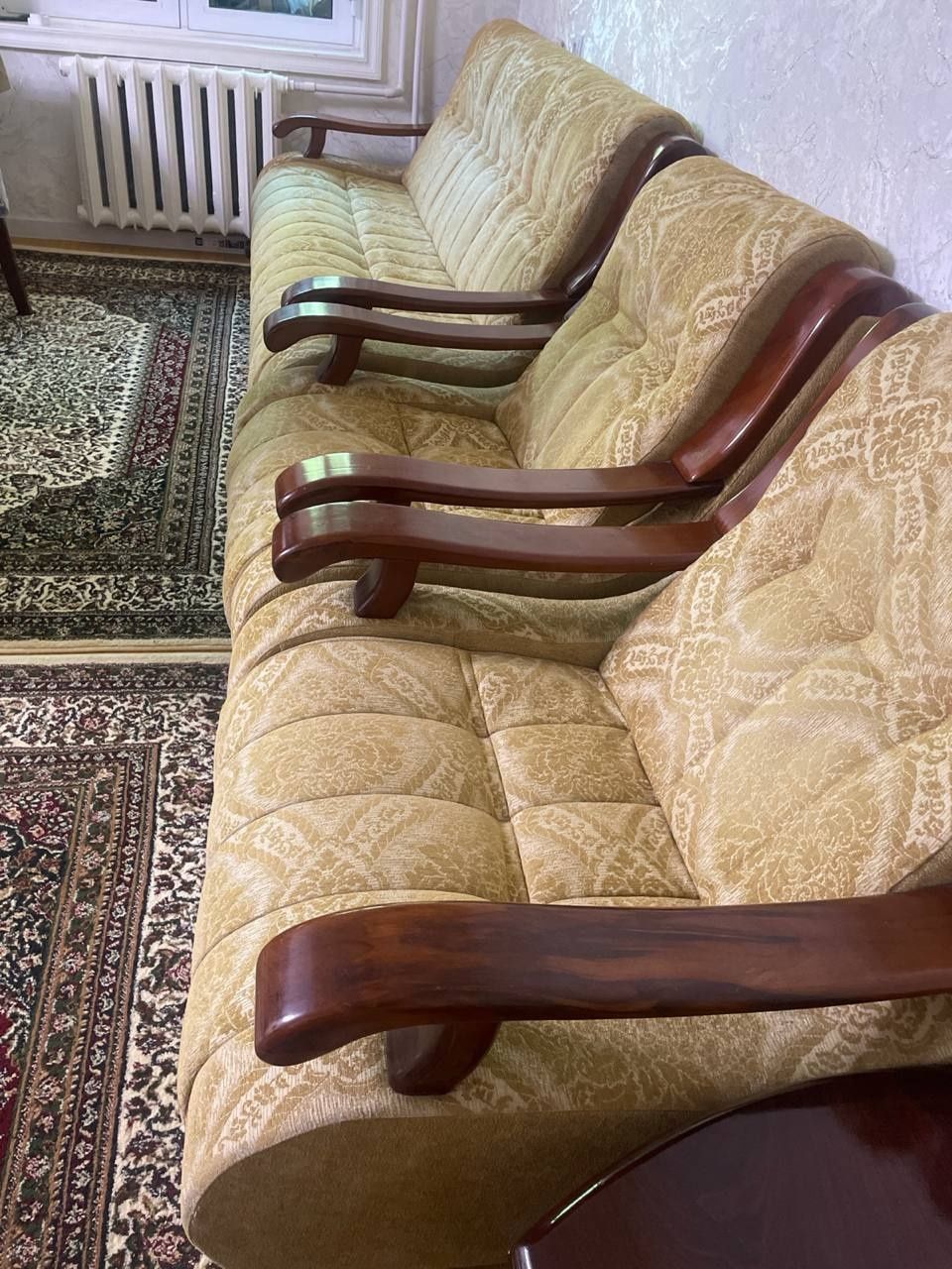 Kreslo vaqtinchalik  skidkada sotiladi