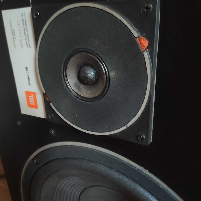 класическите JBL L 26