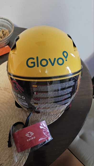 Casca scuter Glovo, noua