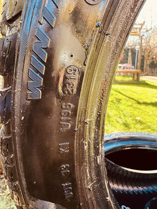 Продавам 4 броя зимни гуми Pirelli Soto Zero 3 размер 225/45/18