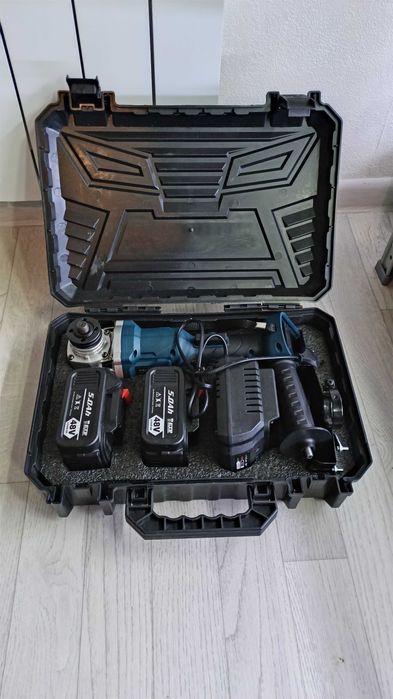 Продаю аккумуляторную болгарку.