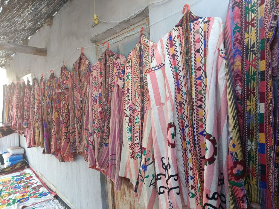 Paranji va kashtali qoʻl mexnati jelaklar va kashta va goplinlar