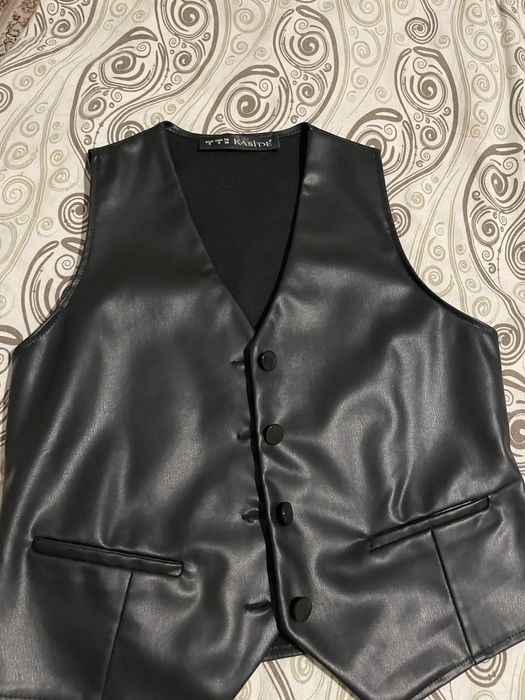 кожаная жилетка новая