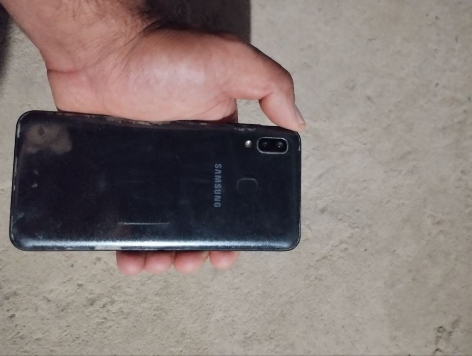 Samsung A 20 xolati yaxshi