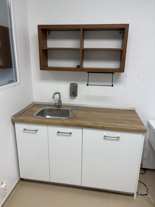 Vand 2 corpuri mobilier cabinet/bucatarie