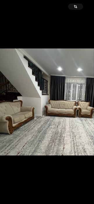 Продам два дивана и одно кресло