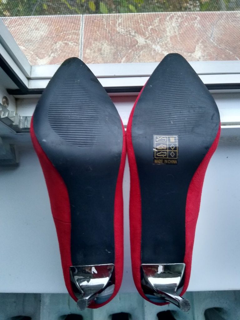 Pantofi roșii noi m 41