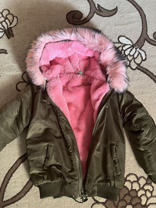 Продам куртку в отличном состоянии.