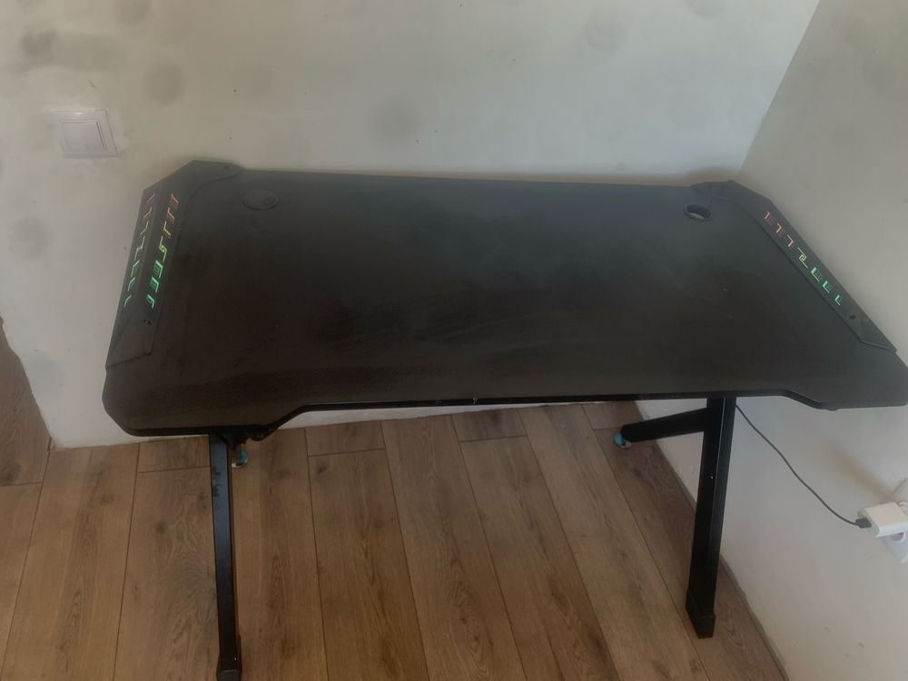 Игровой стол в хорошем состояние