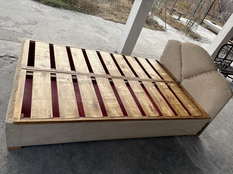 Продам  деревянную кровать бу