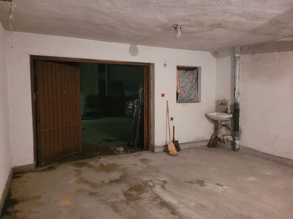 Самостоятелен гараж под наем