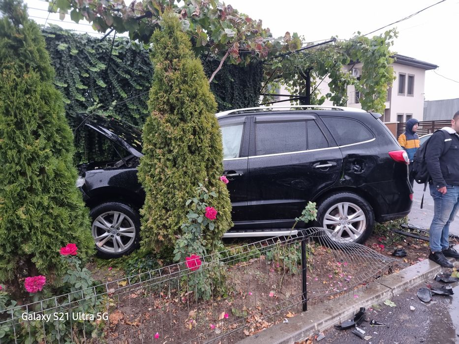 De vânzare auto Hyundai Santa fe 2 2011 avariat