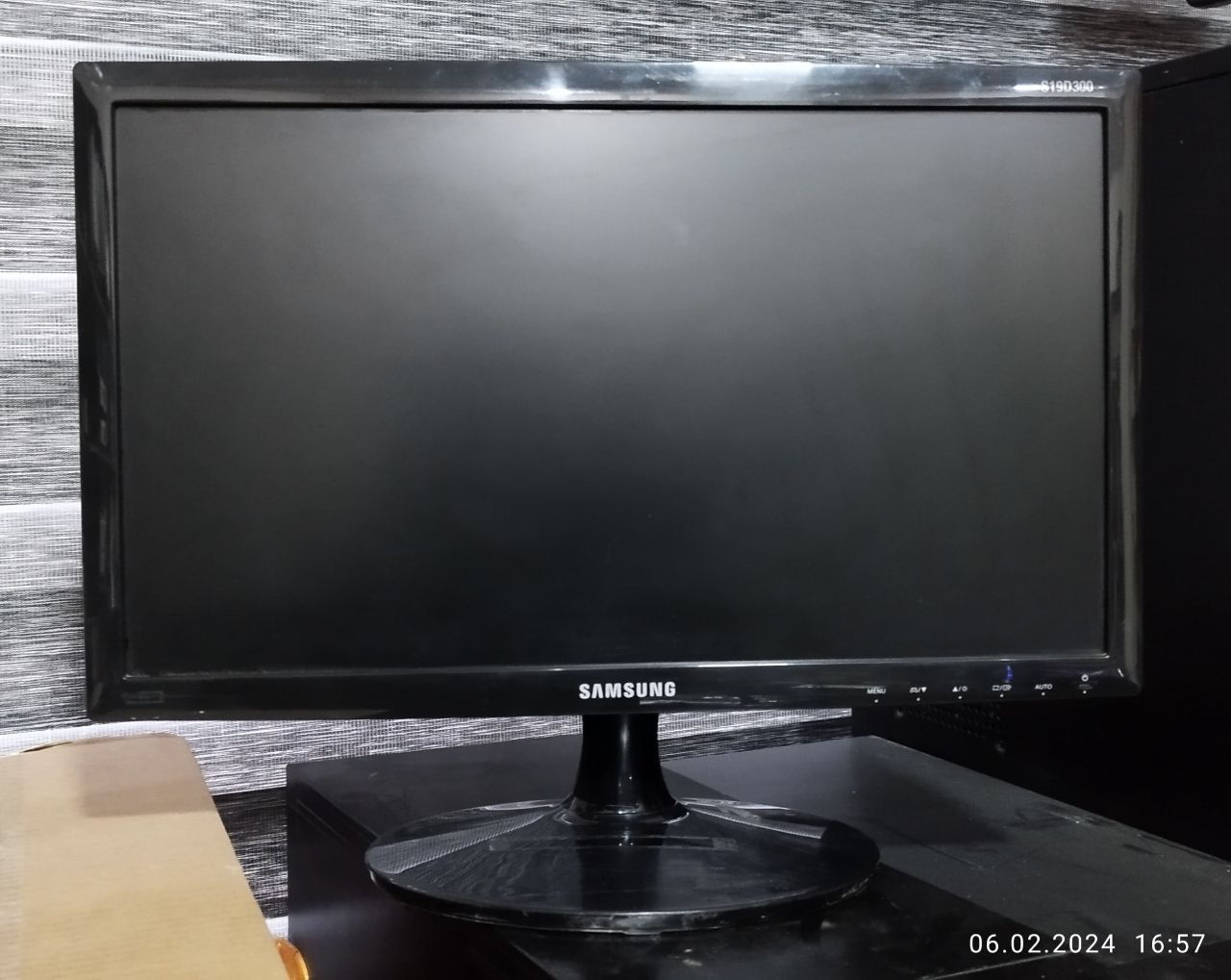 Монитор Samsung 19" LED