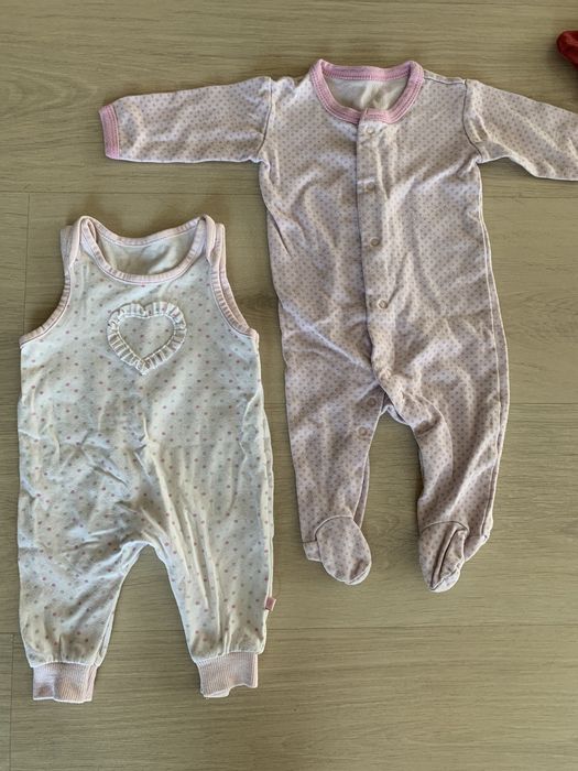 Vand lot haine(1-2 luni) ptr.fete(141).