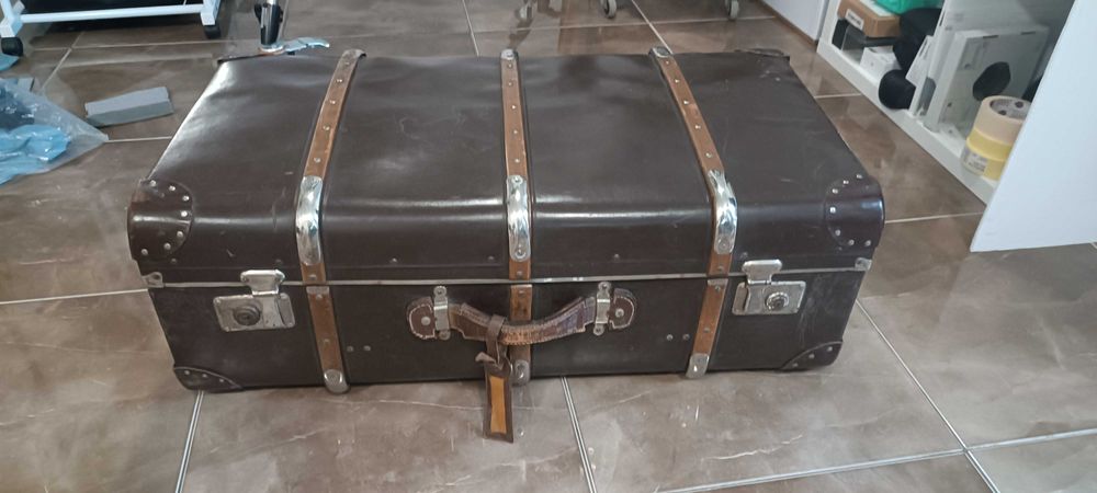 Ретро куфар подходящ за декорация, реквизит, пропсове, фотосесии