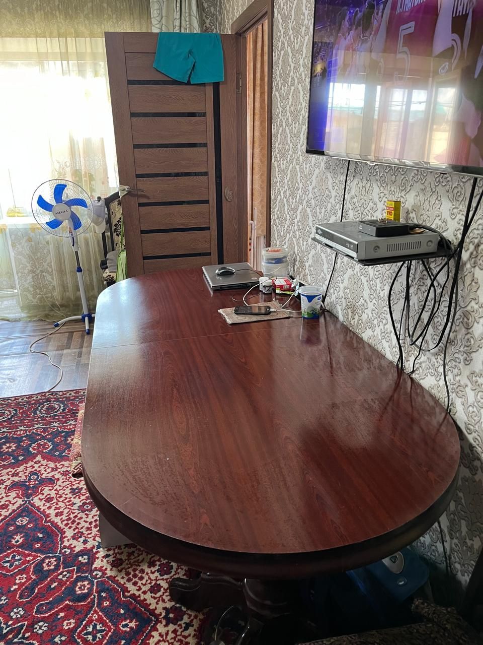 Продам стол 3 метра с 6 стульями