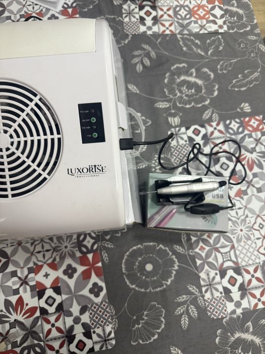 Aspirator praf unghii cu freza si lampa