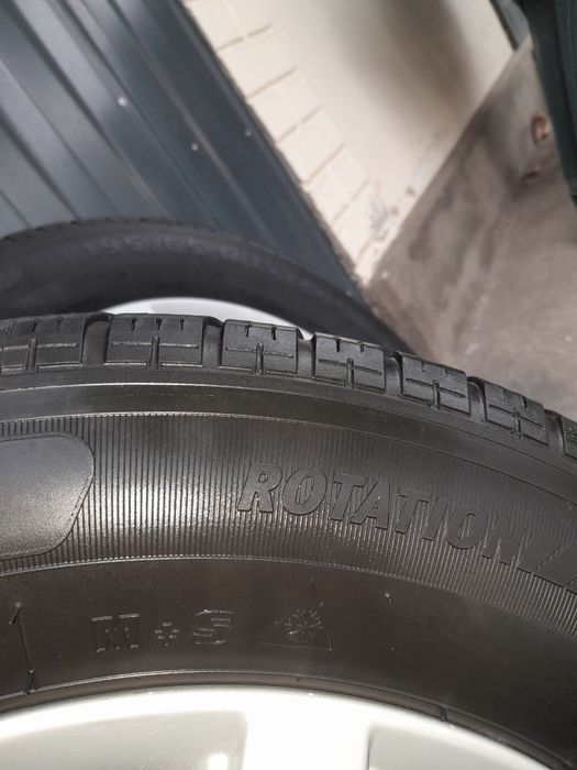 Jante aliaj 15 inch 5/100 cu anvelope de iarnă 195 65 15
