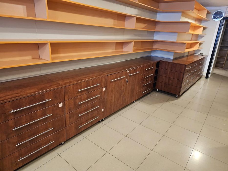 Mobilier complet pentru Spatiu Comercial