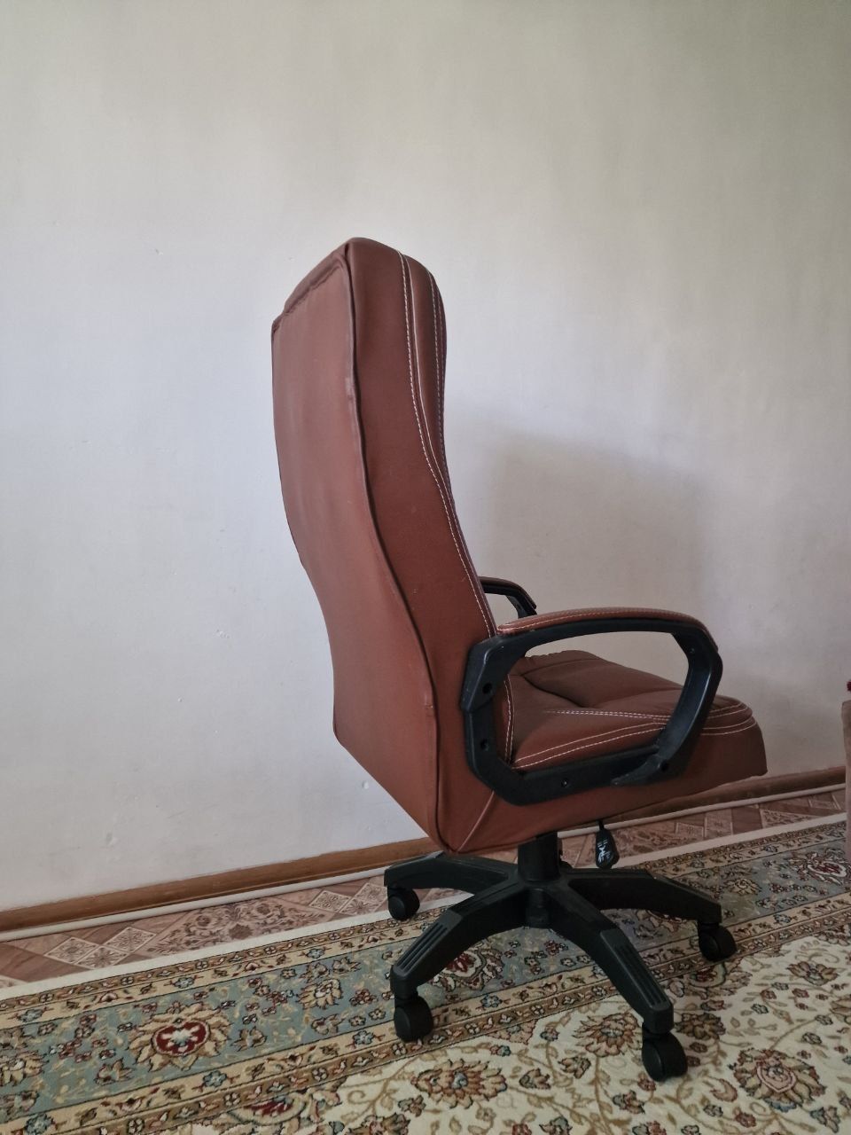 Продам кресло недорого