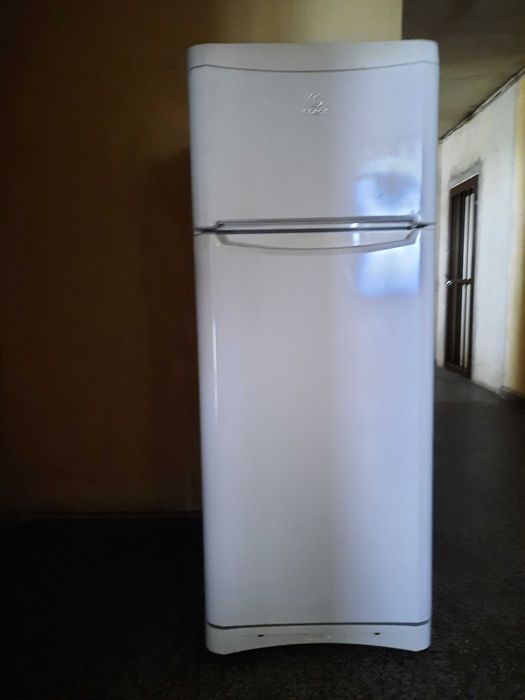 Хладилник Indesit, произведен в Италия, 170 лв.