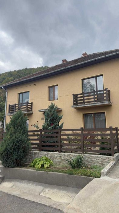 Garduri și porți din WPC pe structură metalică – fabricat în România