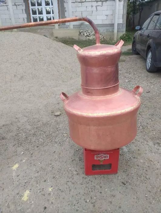 Vând un cazan de făcut țuică la capacitate de 130 l cu toate accesorii