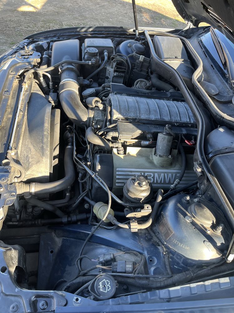BMW 735i на части