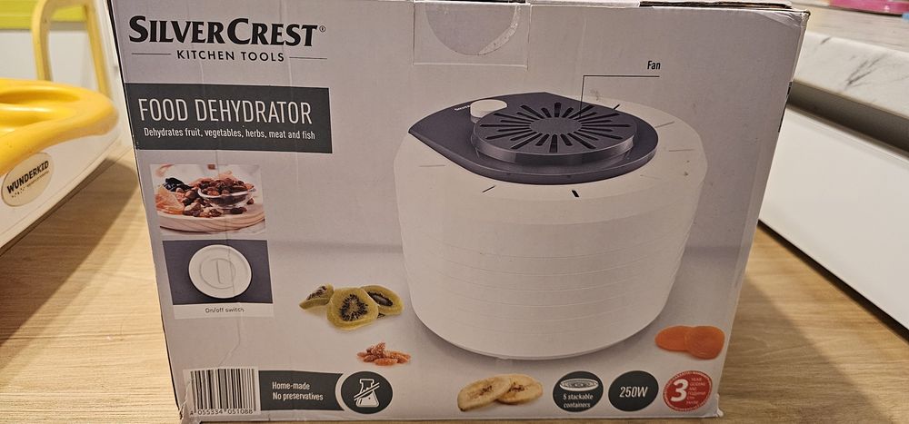 Aparat de uscat fructe sau legume