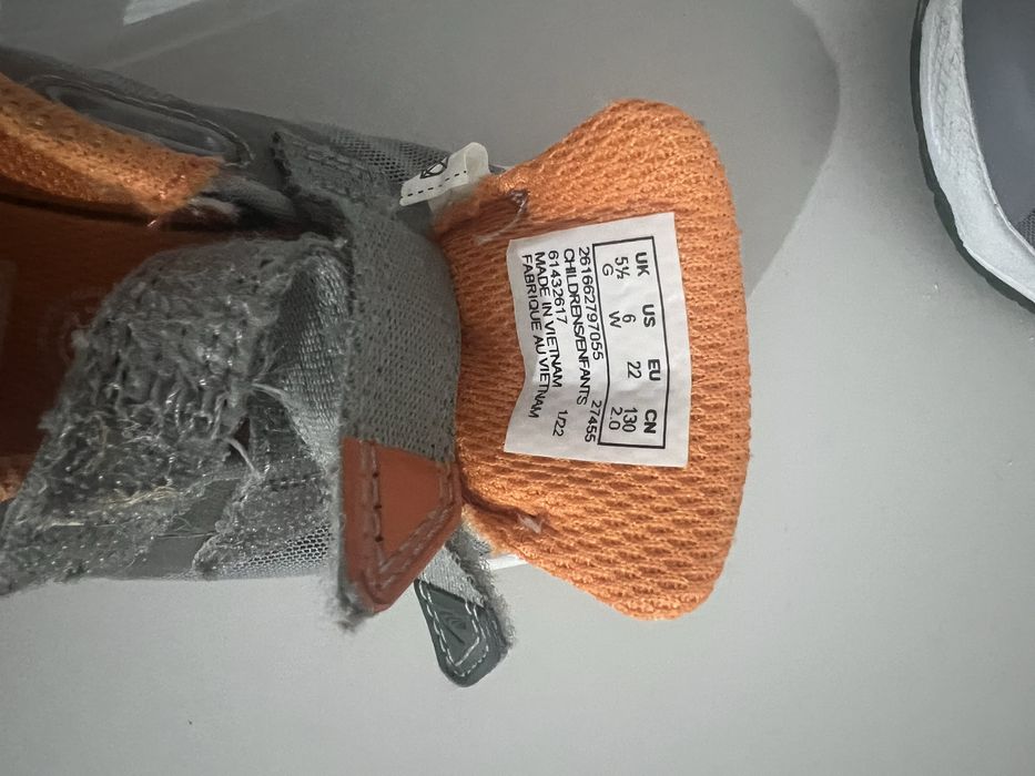 Adodasi Clarks marimea 22