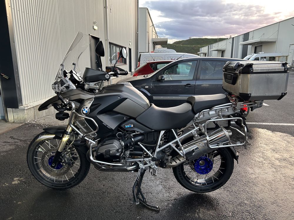 Vând motocicleta Bmw R1200GS