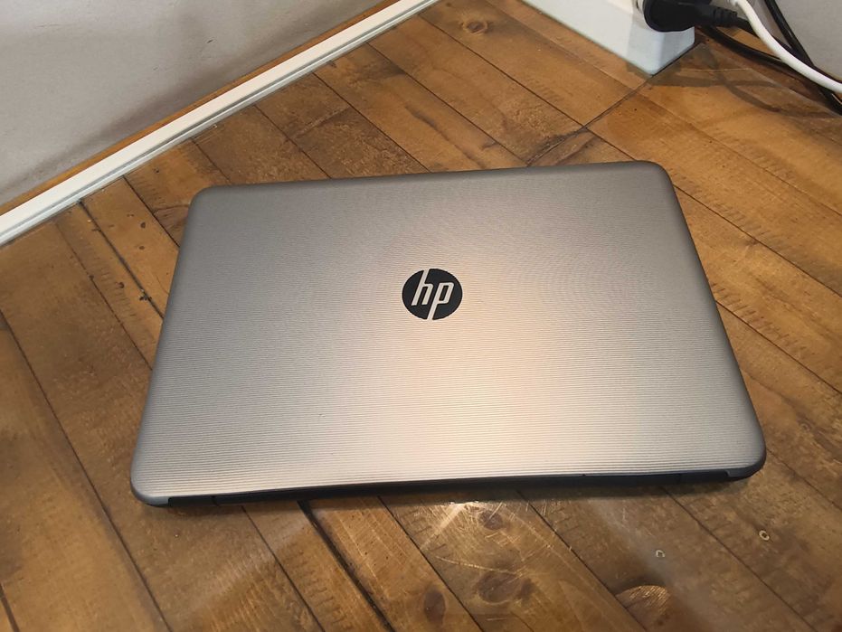Лаптоп HP 15-ay089nb - i3 6006U  / 15,6"