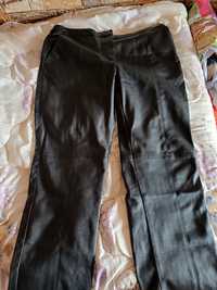 Pantaloni piele ecologică marca HM mărimea 42 ,adică L.