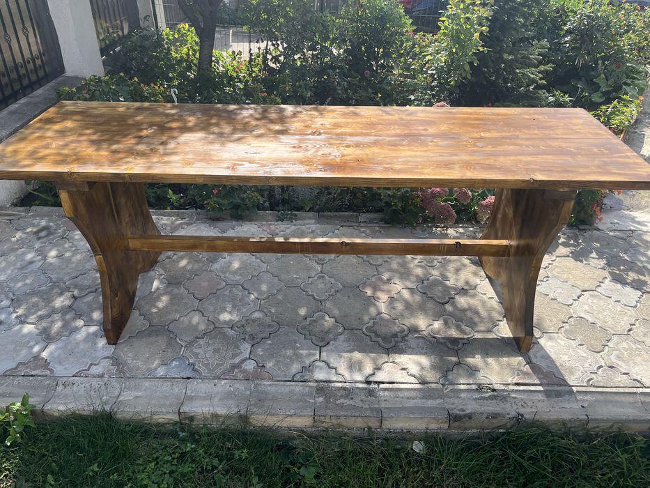 Masa din lemn de brad