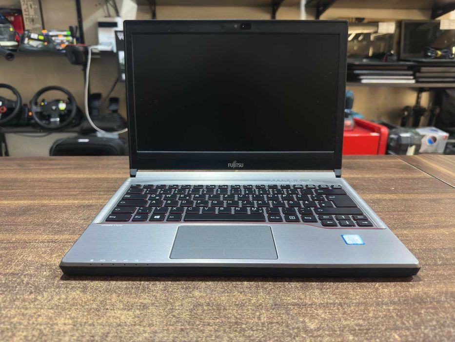 Лаптоп Fujitsu LifeBook E736, i5-6300U, 8GB RAM