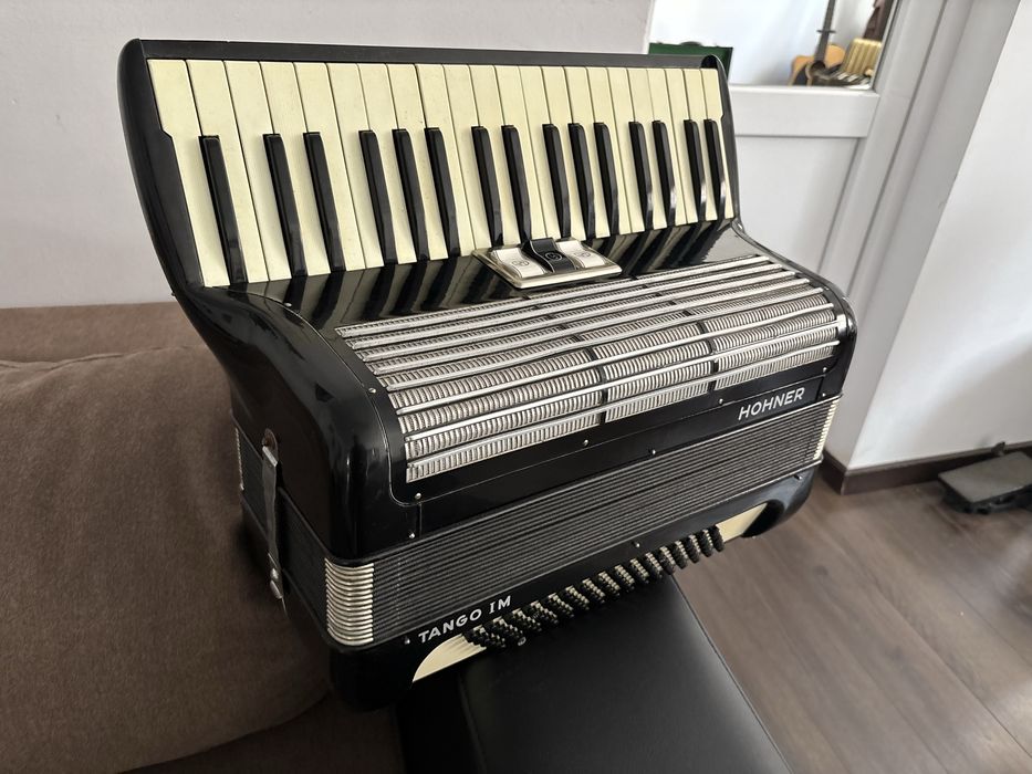 Acordeon Hohner Tango1M cu 96 de basi
