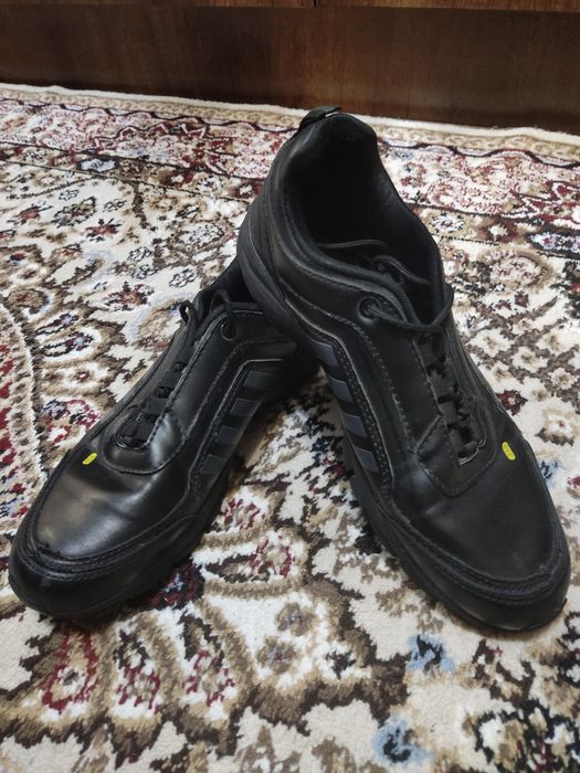 Школьные кроссовки