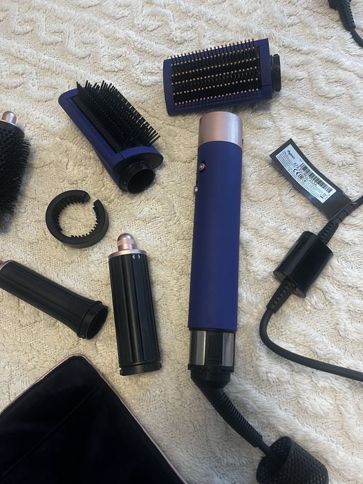 Продава се сешуар Dyson Aiwrap