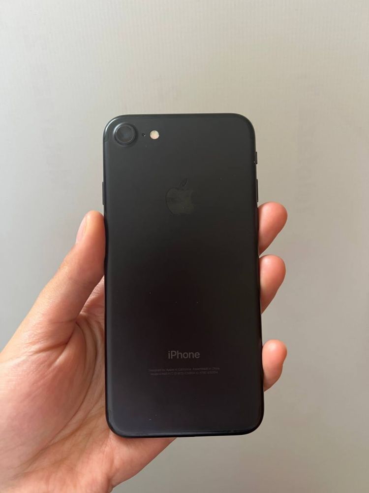 iPhone 7 black.    .